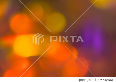 オレンジカラー系ミックスカラー玉ボケイメージ　(背景素材) 109538488