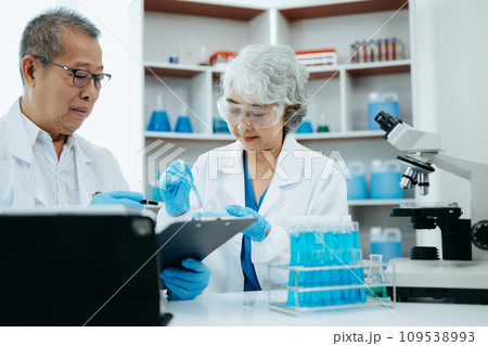 Asian senior Scientist team meeting and writing analysis results in the laboratory study and analyze scientific sample. Asian senior Scientist team meeting and writing analysis results in the laboratory study and analyze scientific sample. 109538993