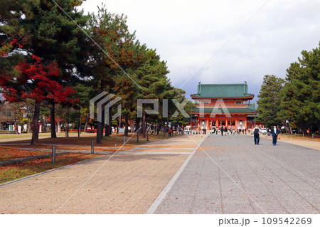秋の平安神宮:應天門(京都市左京区) 秋の平安神宮:應天門(京都市左京区) 109542269