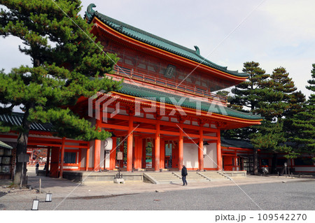 秋の平安神宮：應天門（京都市左京区） 109542270