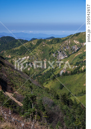 横手山方面の眺望　渋峠 109542657