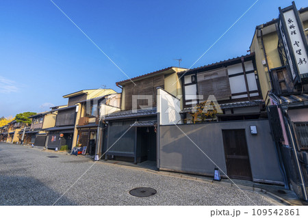 京都最古の花街　上七軒 109542861