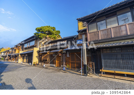 京都最古の花街　上七軒 109542864