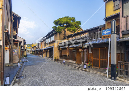 京都最古の花街　上七軒 109542865