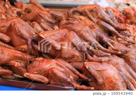 中華食材　店頭販売　正月の料理　豚肉 109543940