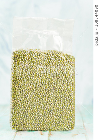 Vacuum packed mung beans Vacuum packed mung beans 109544090