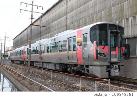 下関総合車両所岡山電車支所に留置中の227系Urara 下関総合車両所岡山電車支所に留置中の227系Urara 109545361