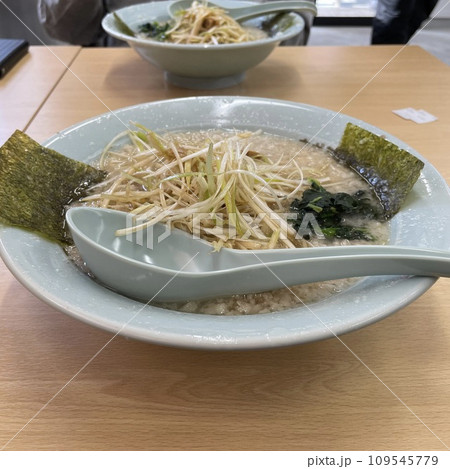 ラーメンショップ 愛荘店 109545779