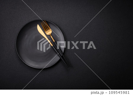 Bumpy empty ceramic plate on a textured concrete background 109545981