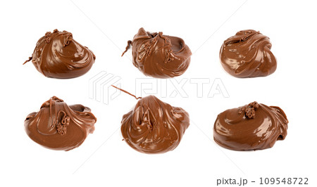 Chocolate Smear Isolated, Melted Chocolate Texture on White Background, Chocolate Sauce Pattern 109548722