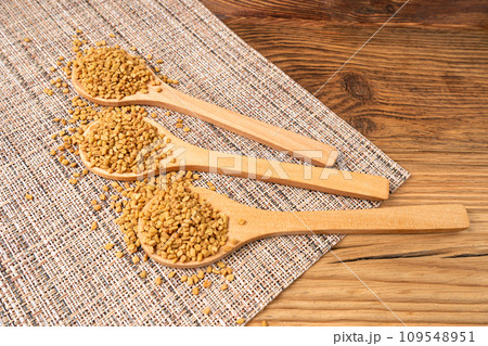 Fenugreek Seeds, Dry Trigonella, Spicy Methi Dana Grains, Indian Kitchen Seasoning Ingredient 109548951