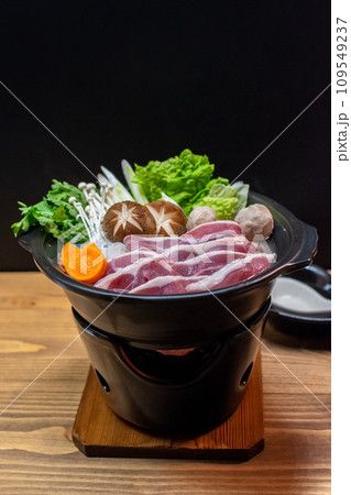 鴨鍋 煮込み中 鴨鍋 煮込み中 109549237