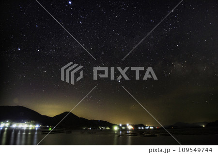 瀬戸内の春の星景 天の川と白鳥座 瀬戸内の春の星景 天の川と白鳥座 109549744