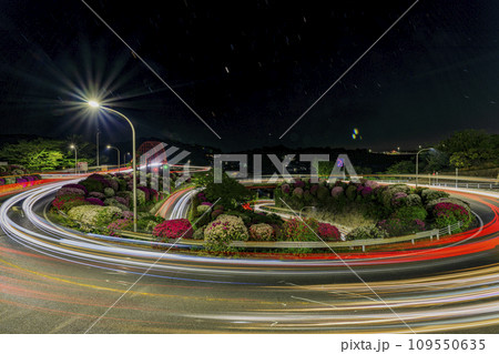 ツツジ咲く音戸大橋ループ道路の光跡 ツツジ咲く音戸大橋ループ道路の光跡 109550635