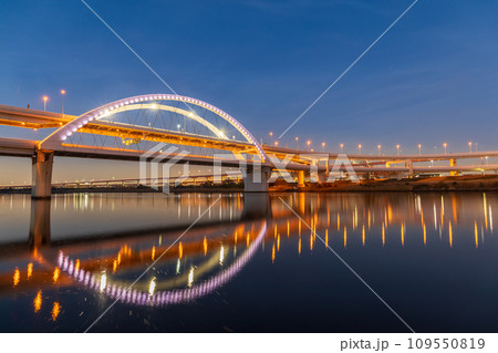 「東京都」首都高速 五色桜大橋ライトアップ　夜景 109550819