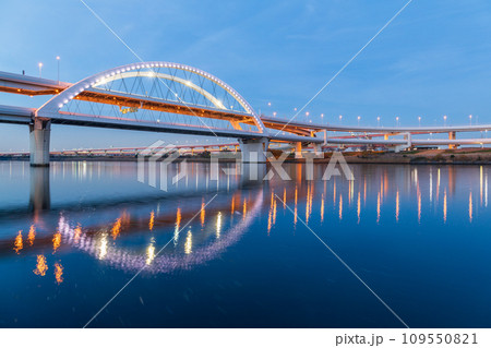 「東京都」首都高速 五色桜大橋ライトアップ　夜景 109550821