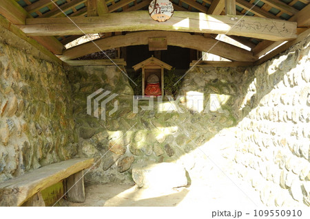 佐々里峠の石室 109550910