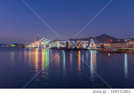 潜水艦のいる夕景 呉 潜水艦のいる夕景 呉 109551802