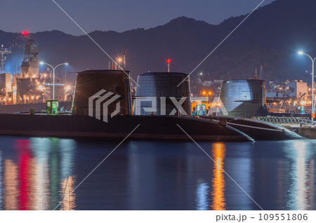 潜水艦のいる夕景　呉 109551806