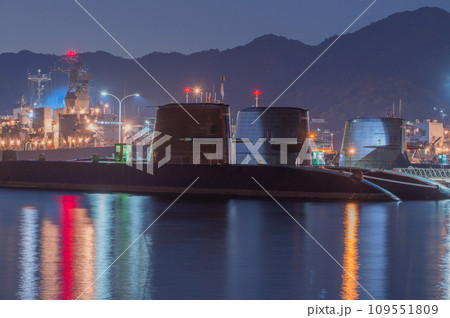 潜水艦のいる夕景　呉 109551809