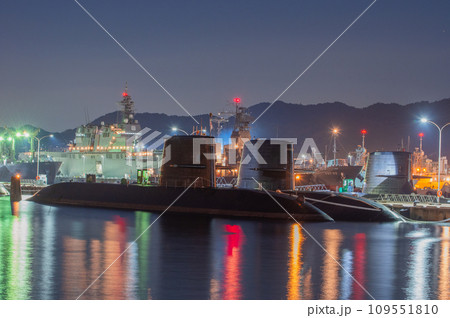 潜水艦のいる夕景　呉 109551810