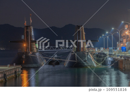 潜水艦のいる夕景　呉 109551816