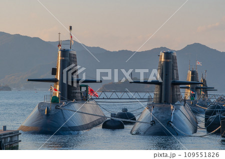 潜水艦のいる夕景　呉 109551826