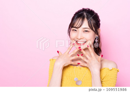 若い女性のビューティ 109551986