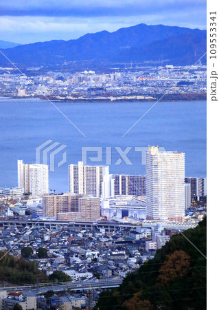 比叡山ドライブウエイからの大津市街と琵琶湖の眺望 109553341