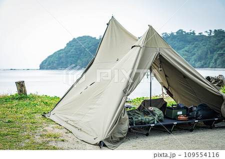 テント キャンプ風景 海 ビーチ 沖縄 一人キャンプ キャンプ画像  109554116