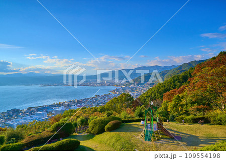 秋の長野県諏訪市 立石公園から北西側の眺望(諏訪湖,諏訪市,下諏訪町など) 秋の長野県諏訪市 立石公園から北西側の眺望(諏訪湖,諏訪市,下諏訪町など) 109554198