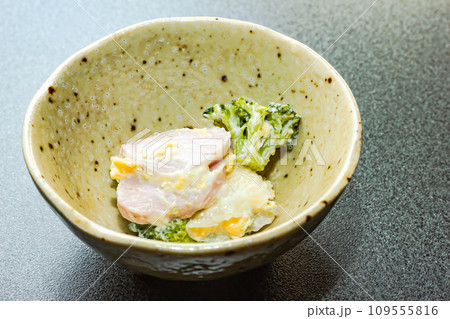 魚肉ソーセージとブロッコリーのマヨ和え 魚肉ソーセージとブロッコリーのマヨ和え 109555816