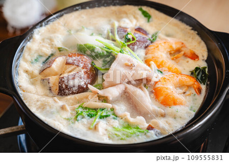 沸騰した豆乳鍋  沸騰した豆乳鍋  109555831