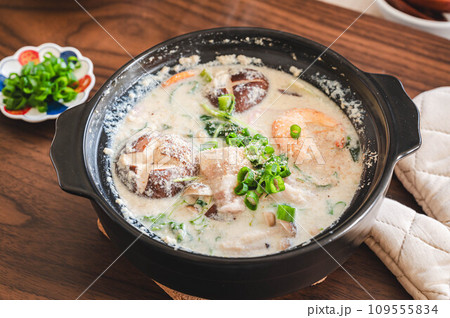 優しい味 ごま豆乳鍋 優しい味 ごま豆乳鍋 109555834