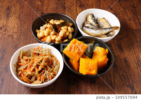 和食の小鉢料理 和食の小鉢料理 109557094