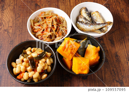 和食の小鉢料理 和食の小鉢料理 109557095