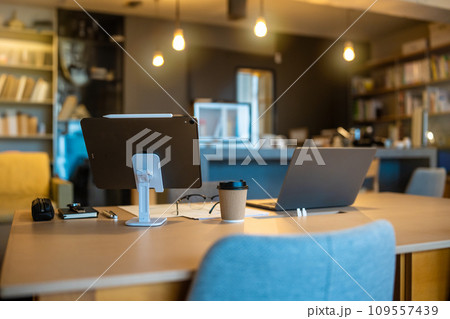 ナチュラルな部屋の小物 109557439