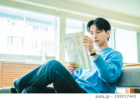 20代の若い男性ポートレート 20代の若い男性ポートレート 109557445