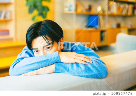 20代の若い男性ポートレート 20代の若い男性ポートレート 109557478