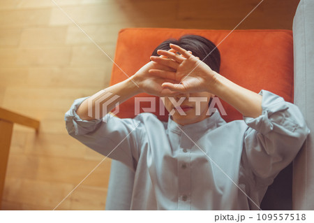 20代の若い男性ポートレート 20代の若い男性ポートレート 109557518