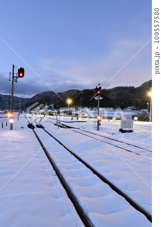 西粟倉駅雪景色 109557580