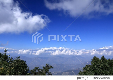 チャンドラギリの丘から見たヒマラヤ山脈 チャンドラギリの丘から見たヒマラヤ山脈 109558690