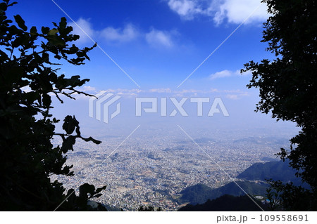 チャンドラギリの丘から見たヒマラヤ山脈 チャンドラギリの丘から見たヒマラヤ山脈 109558691