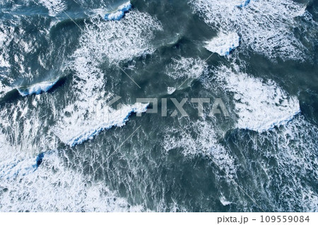 ドローンで撮影した海の写真 ドローンで撮影した海の写真 109559084