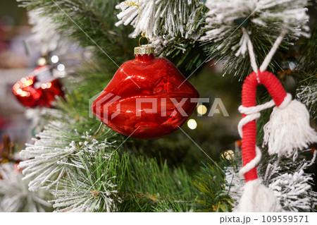 Red lips toy on white snowy Christmas tree background 109559571