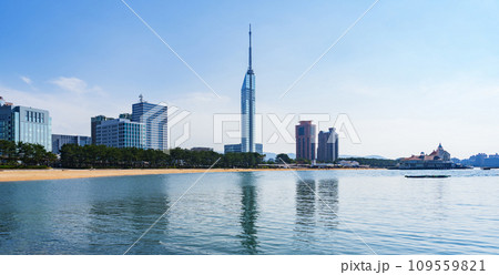福岡タワー の ももち浜 からの シーサイド ビュー 【 福岡市 の 都市風景 】 福岡タワー の ももち浜 からの シーサイド ビュー 【 福岡市 の 都市風景 】 109559821