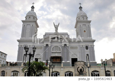 キューバ、サンティアゴ・デ・クーバ、セスペデス広場、カテドラル(大聖堂) キューバ、サンティアゴ・デ・クーバ、セスペデス広場、カテドラル(大聖堂) 109561463