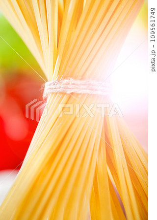 raw pasta 109561749