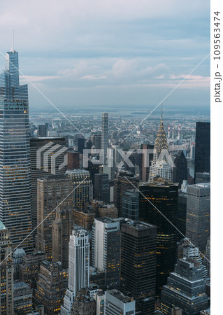 エンパイア・ステート・ビルの展望台から見るニューヨークの街並 109563474