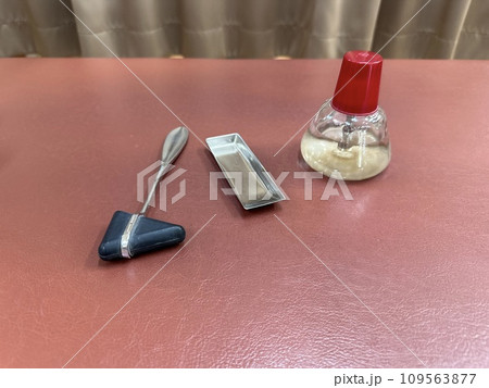 打腱器、シャーレ、消毒 打腱器、シャーレ、消毒 109563877